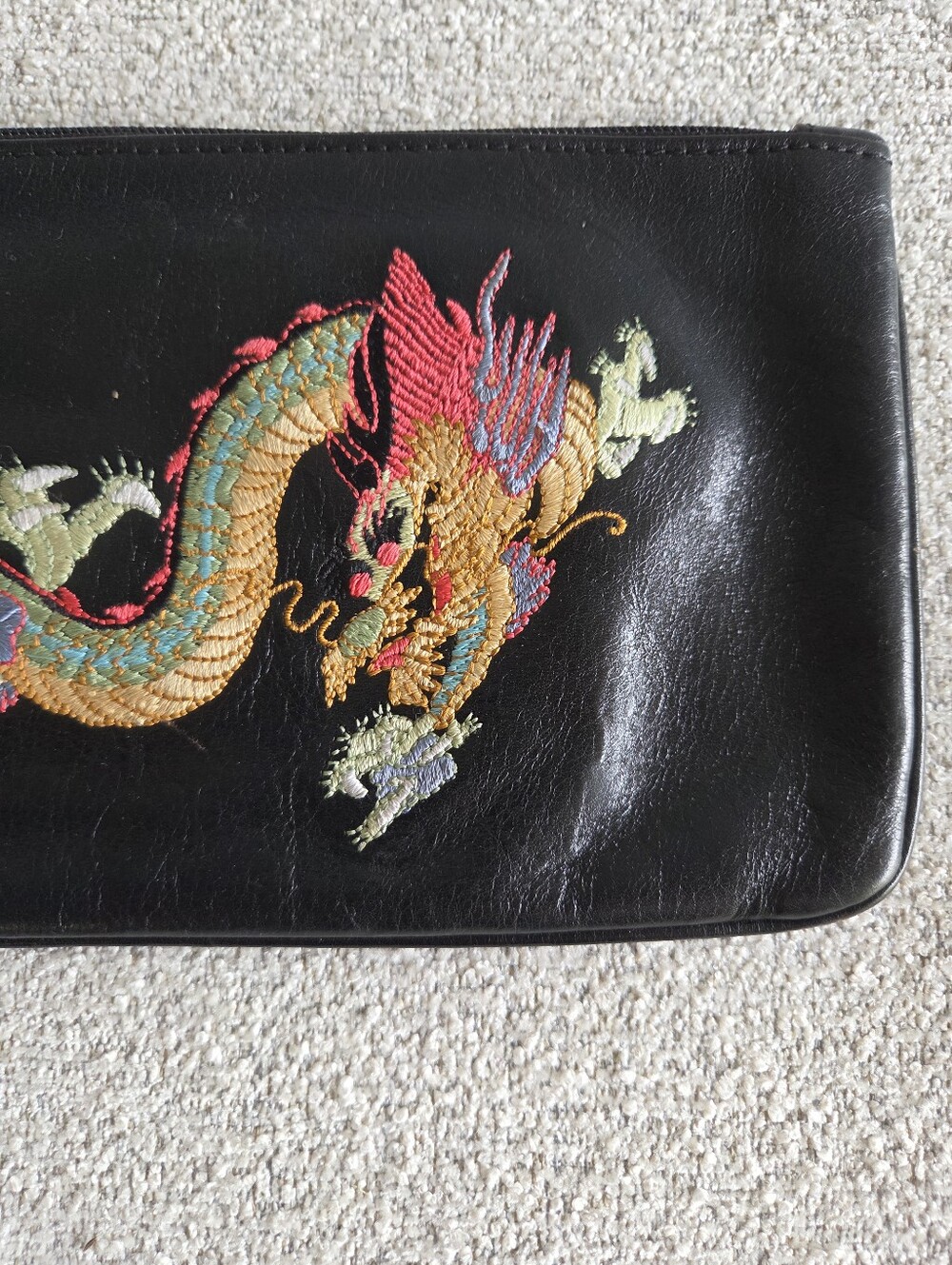 HOBO International Black Leather Dragon Embroidered Zipper Clutch Wallet Vtg - Picture 2 of 8